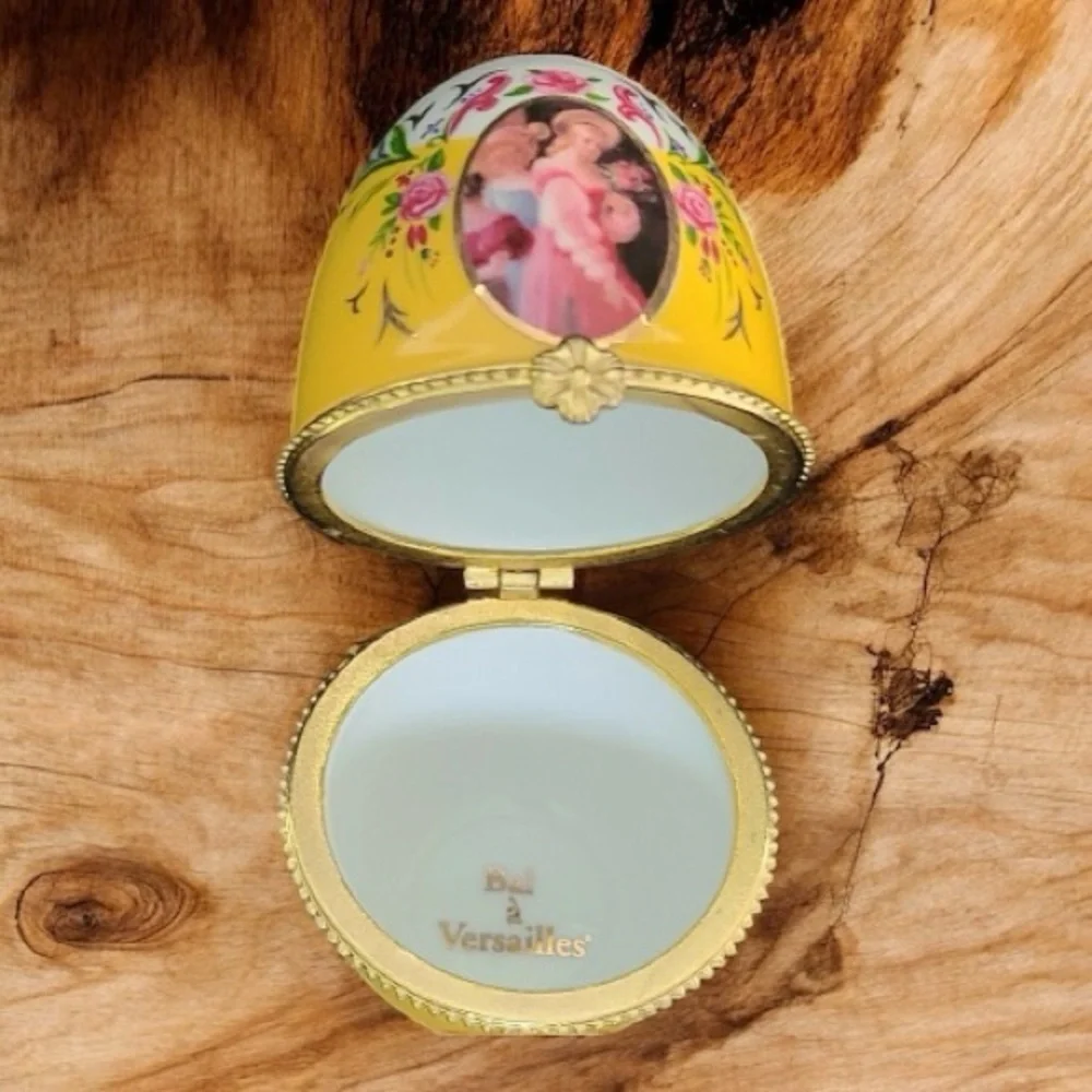 Jean Desprez Bal a Versailles 2003 Porcelain Hinged Rare Vintage Trinket Egg - Picture 2 of 9